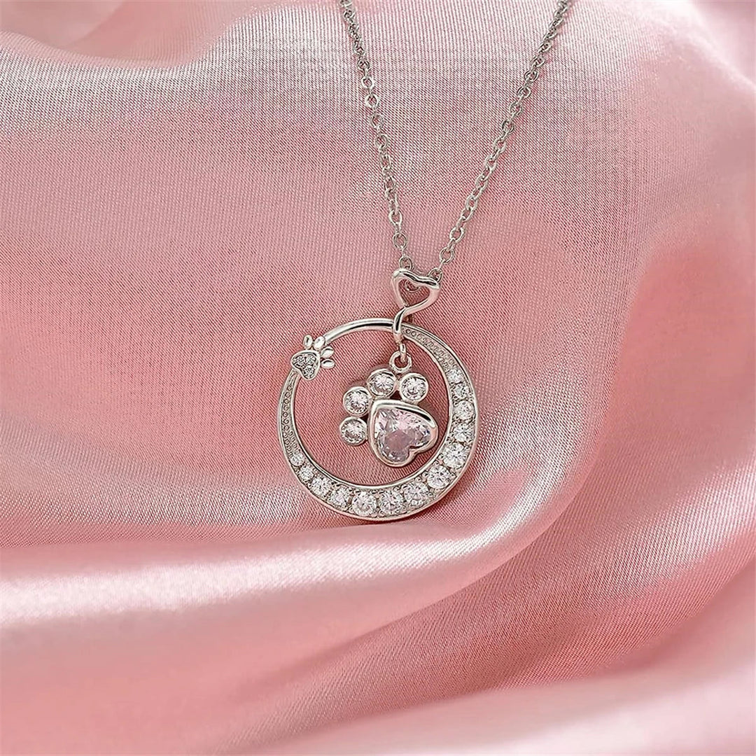 Uroczy naszyjnik z psimi łapkami ze srebra próby 925 z cyrkonią